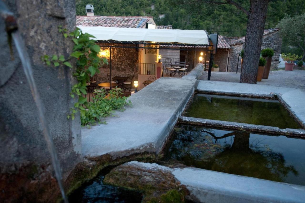 Hotel L'Oustau De La Font Reilhanette Bagian luar foto