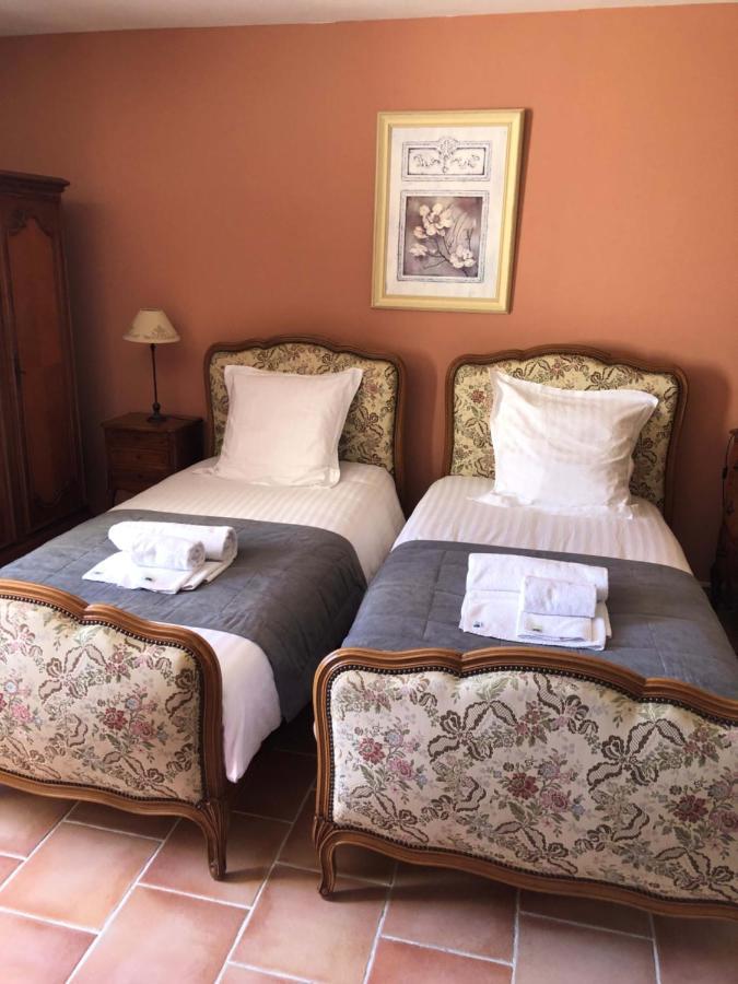Hotel L'Oustau De La Font Reilhanette Bagian luar foto